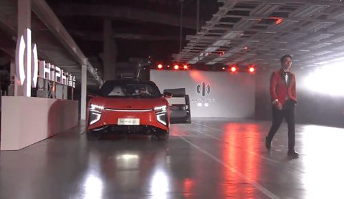 跨界營銷新典范 高合汽車聯(lián)動Scabal工廠走秀，重構汽車銷售體驗